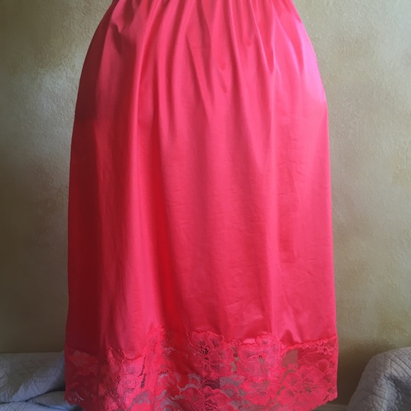 Vintage half slip cherry red size small - Picture 3 of 6
